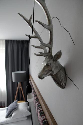Deluxe King Room image 3
