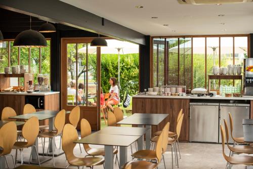 อาหารและเครื่องดื่ม, ดิ ออริจินัล แอคเซส โฮเทล สนามบินบอร์โด (The Originals Access, Hôtel Bordeaux Aéroport) in เมริญัก