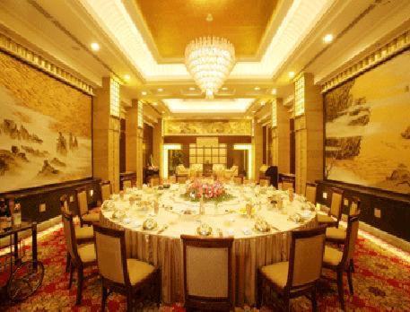 Jinling Plaza Changzhou Jinling Plaza Changzhou is conveniently located in the popular Xinbei area. Featuring a satisfying list of amenities, guests will find their stay at the property a comfortable one. Service-minded staf