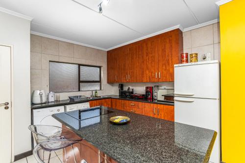 Sunninghill Spacious Executive Condo