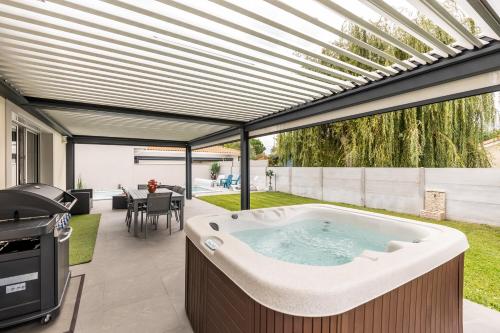 Villa with Garden View