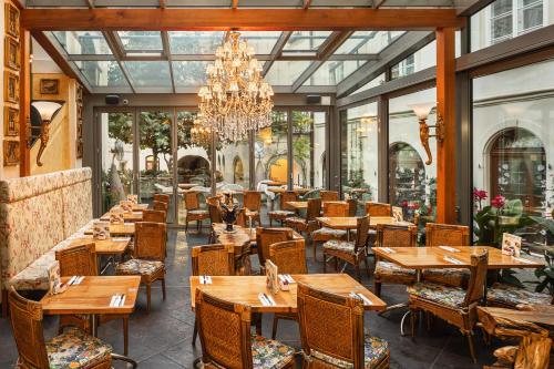Restaurant, Iron Gate Hotel & Suites Prague near Klementinum Praha