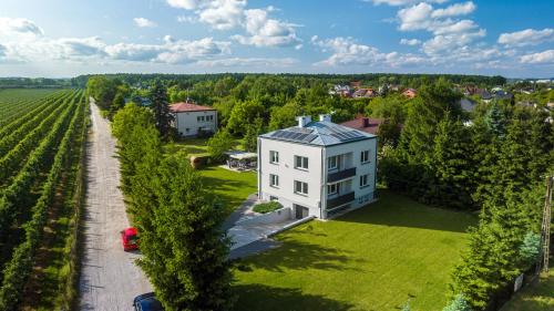 B&B Mogielnica - White House Izabelin (close to: Warsaw, Grojec) - Bed and Breakfast Mogielnica