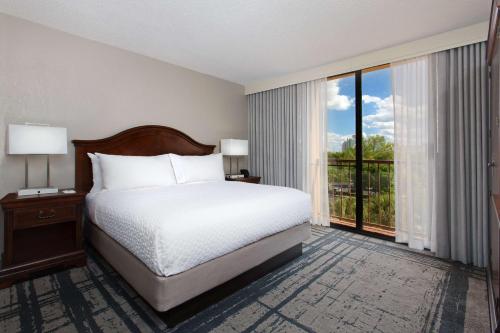 Embassy Suites by Hilton Orlando International Dr Conv Ctr Room Type - King Suite with Sofa Bed