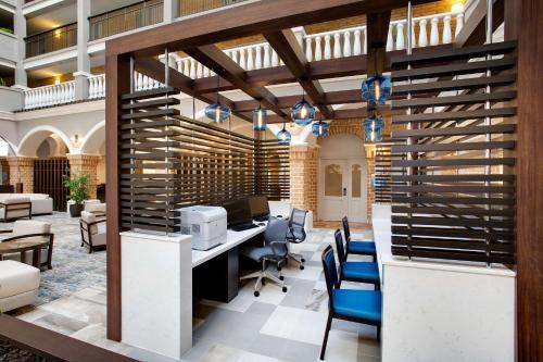Business center, Embassy Suites Hotel Orlando International Drive South Convention Center in Orlando (FL)