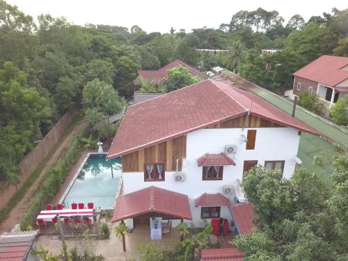 Exterior view, Angkor Dino B&B in Angkor National Park