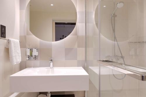 Hampton by Hilton Ashford International - image 5