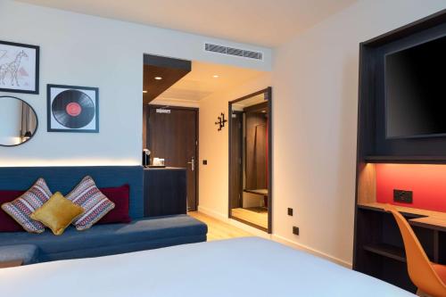 Hampton by Hilton Ashford International - image 10