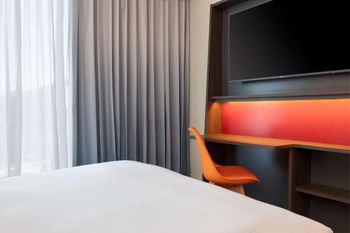 Hampton by Hilton Ashford International - image 12