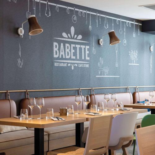 ผับ/เลาจน์, ฮิลตัน การ์เด้น อินน์ ทัวร์ส เซ็นเตอร์ (Hilton Garden Inn Tours Centre) in ตูร์ซิตี้เซ็นเตอร์