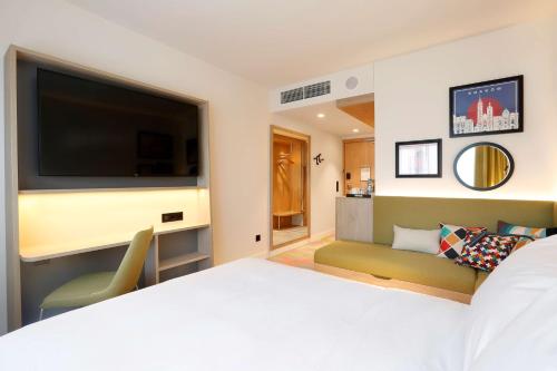 room detail thumbnail 1