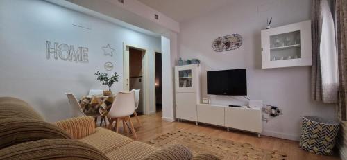 Piso familiar y con encanto — other in Calle Alhelí, Seville, 41008, Spain