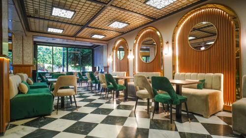 레스토랑, Razane Hôtel (Razane Hotel) in 케니트라