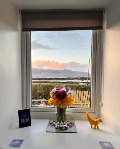 Carnmhor, Isle of Skye - Stunning 242 year old cottage on its own sea shore!