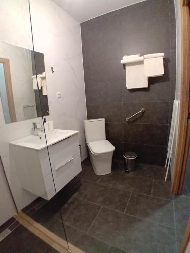 Classic Triple Room image 10