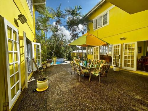 المنظر الخارجي, Luxury 5-Bed Villa in Tobago The Big Yellow House in سكاربوروف