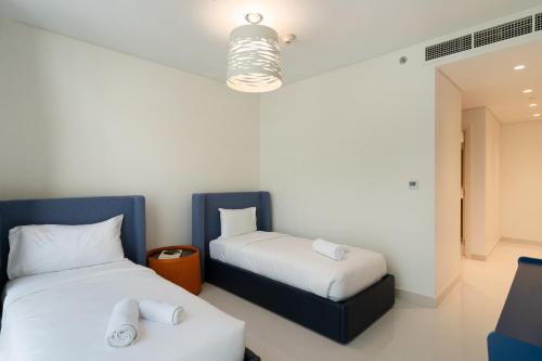 Allsopp & Allsopp - Chic 2-Bedroom Duplex Apartment in Boulevard Crescent Downtown - main image