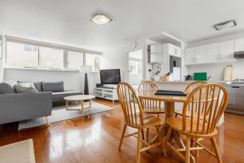 Létesítmények, Bright and Modern Space with a Balcony and Parking in Hawthorn