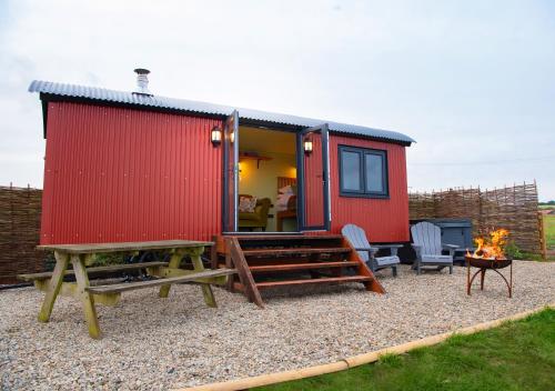 B&B Kidwelly - The Gambo Shepherd's Hut - Bed and Breakfast Kidwelly