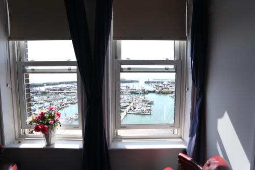 Royal Temple Yacht Club - image 12