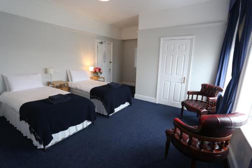 Royal Temple Yacht Club - image 7