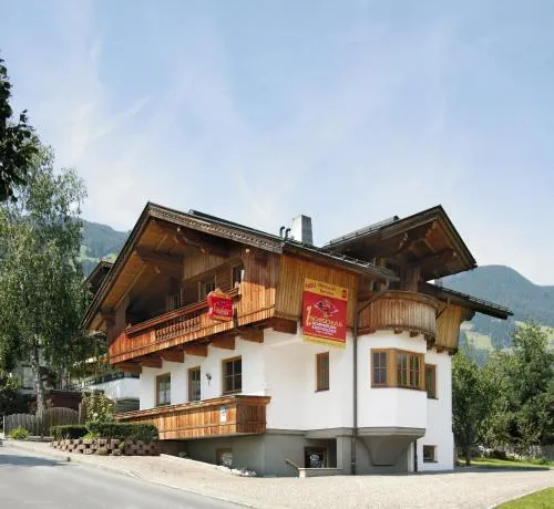 Landhaus Kostenzer mit Sauna in Fügen, Österreich
