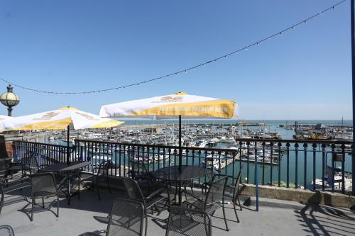 Royal Temple Yacht Club - image 3