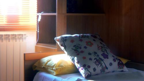 2 bedrooms, 3 beds