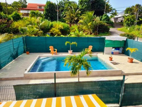 Maison d'une chambre avec piscine partagee terrasse amenagee et wifi a Petit Bourg - Location saisonnière - Petit-Bourg