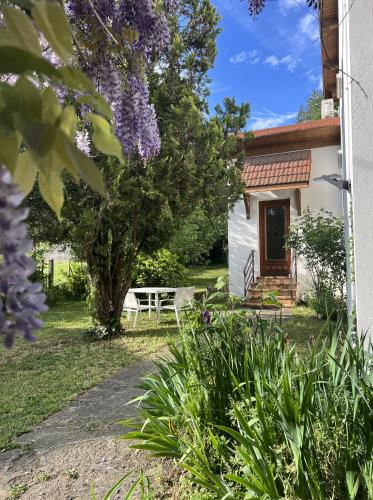 Kert, Les Cantinières - Bourgoin Jallieu - Jardin Privé (Les Cantinieres - Bourgoin Jallieu - Jardin Prive) in Ruy-Montceau