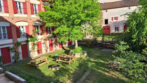 La Grande Maison Rouge - Apartment - Angoustrine