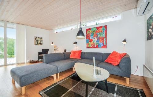 4 Bedroom Stunning Home In Knebel