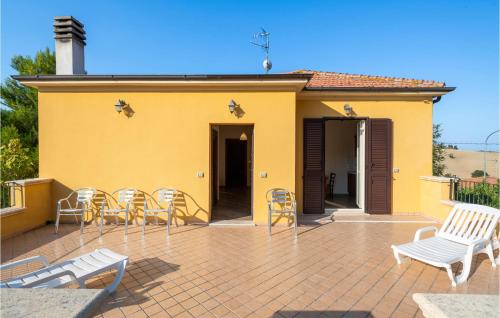 Amazing Home In Roseto Degli Abruzzi With Kitchen