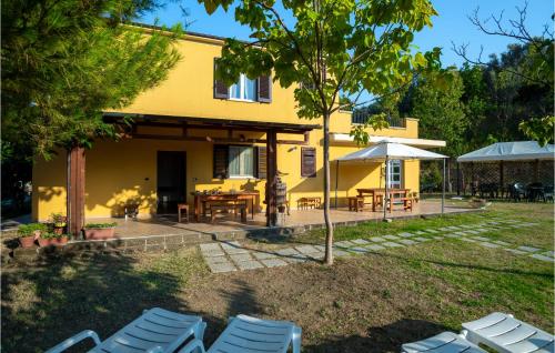 Amazing Home In Roseto Degli Abruzzi With Kitchen