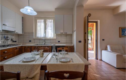 Amazing Home In Roseto Degli Abruzzi With Kitchen