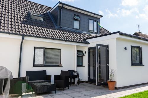 Stylish 4 Bed, newly renovated home in Nottingham in 倫頓