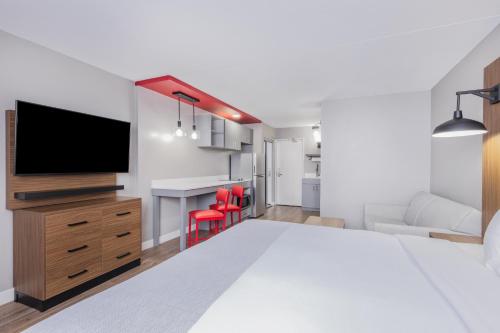Hawthorn Extended Stay by Wyndham Wichita Airport - image 9