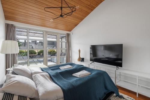 WeHost Penthouse Studio with Sauna and Balcony @Meritullinkatu 13 A