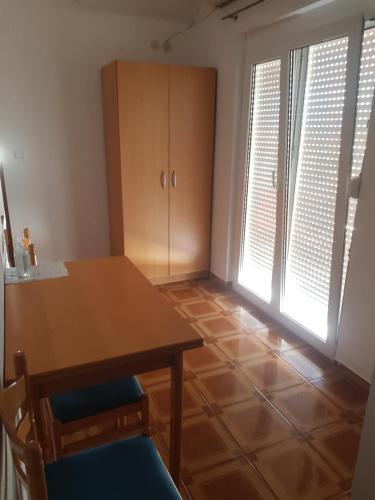 Apartment with Sea View image 2