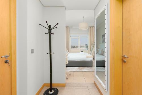 Welcoming 1 Bedroom Palm Jumeirah with sea View, Dubai (Foto 8)