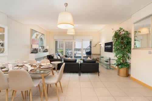 Welcoming 1 Bedroom Palm Jumeirah with sea View - image 12