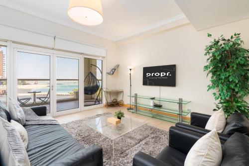 Welcoming 1 Bedroom Palm Jumeirah with sea View, Dubai (Foto 4)
