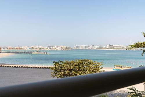 Welcoming 1 Bedroom Palm Jumeirah with sea View - image 5
