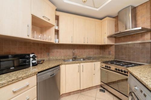 Welcoming 1 Bedroom Palm Jumeirah with sea View, Dubai (Foto 3)