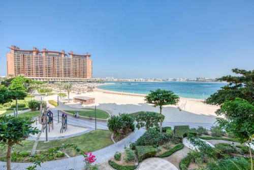 Welcoming 1 Bedroom Palm Jumeirah with sea View - image 11