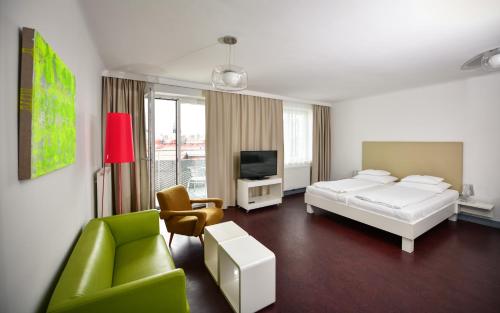 Double Room with Balcony image 3