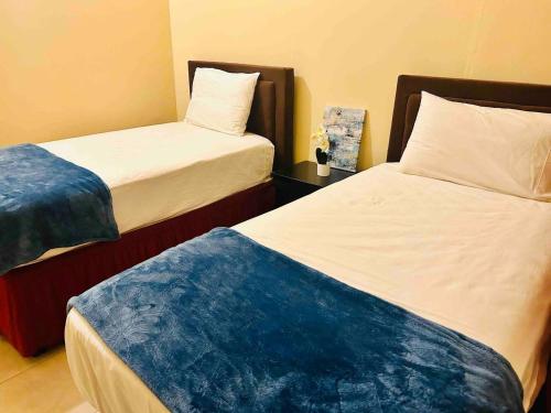 The Rest Stop Front- 15 mins from MBJ/24hr Security