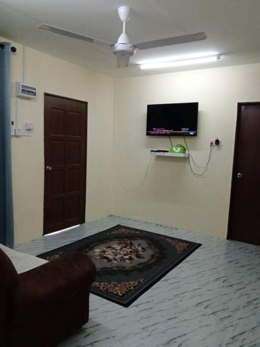 Homestay Hulu Langat with POOL and RIVER Free Fishing Village Panorama WiFi and Netflix