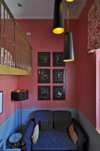 Family Room image 7