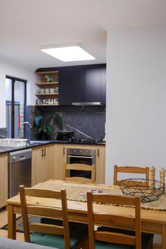 Facilities, Luxe 3BR Villa with Kitchen & Laundry in Perth